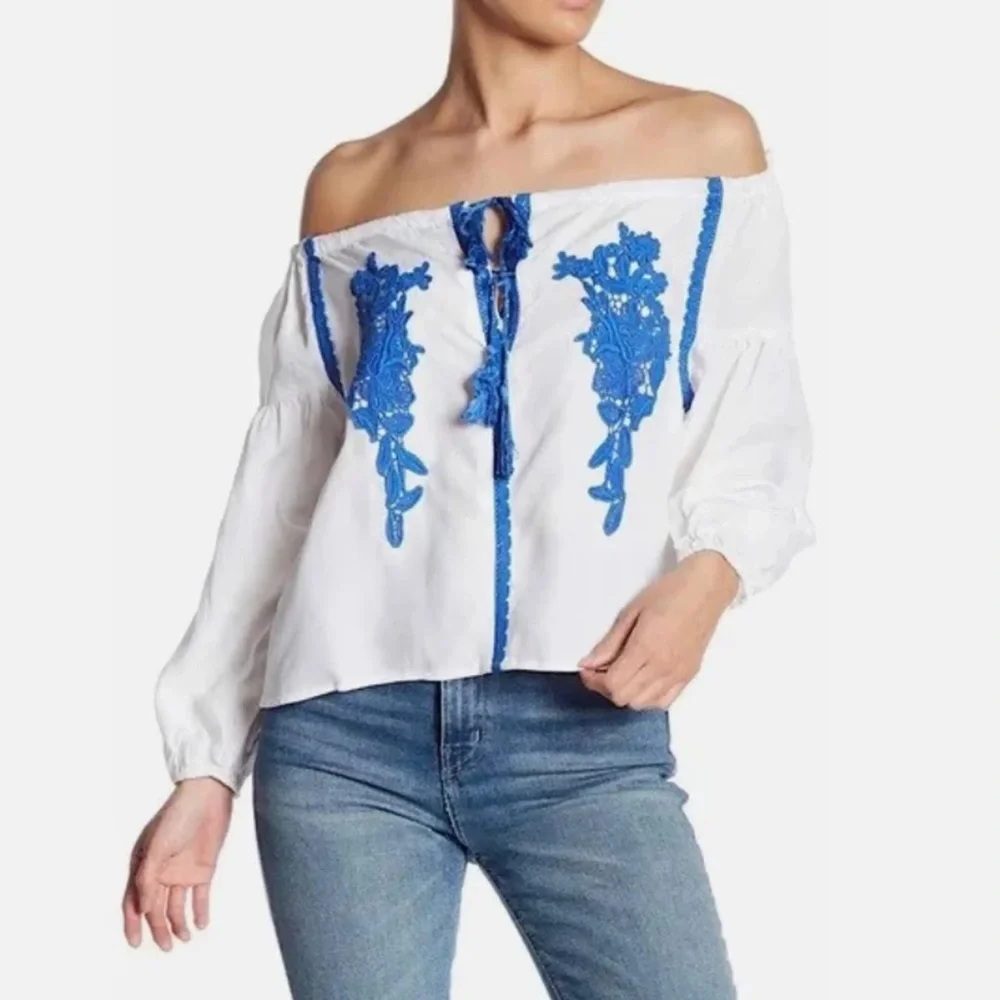 Line+Dot Revolve Valor Boho Embroidered Off The Shoulder Blouse White Blue Soft - Picture 3 of 8